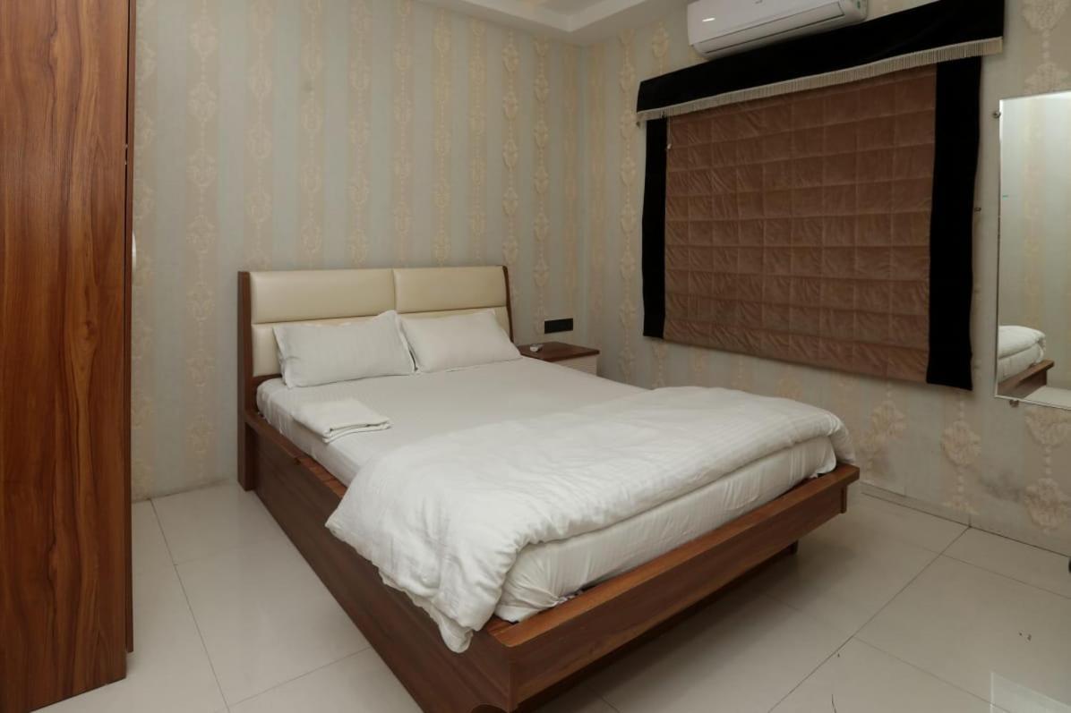 Stay10 Luxury Service Apartment Indore Esterno foto